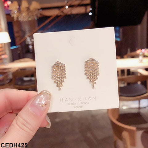 CEDH425 YQG Arrow Drop Earrings Pair - CEDH