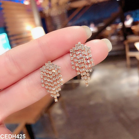 CEDH425 YQG Arrow Drop Earrings Pair - CEDH