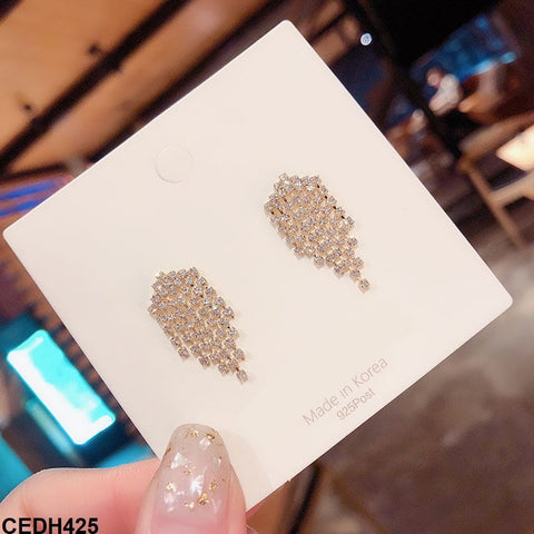 CEDH425 YQG Arrow Drop Earrings Pair - CEDH