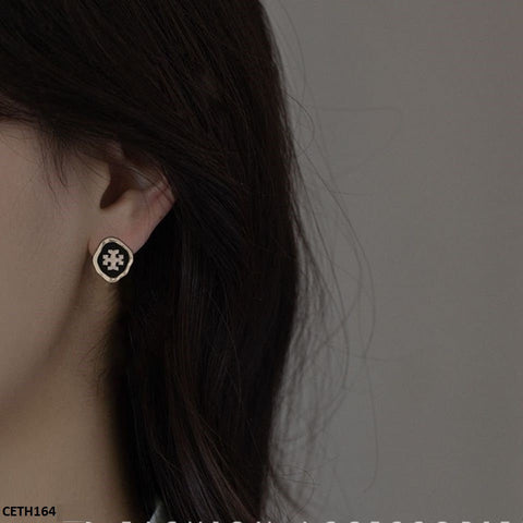 The CETH164 SYB Ear Tops Pair will give your ensemble a stylish touch. These sophisticated fashion jewelry items lend a sense of refinement to your ensemble because they are crafted from premium materials. These artificial jewelry pieces, from TJ Wholesale, Pakistan , are a wonderful addition to any wardrobe.