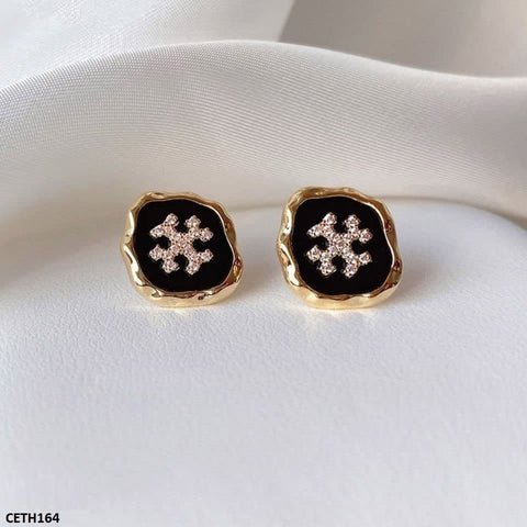 The CETH164 SYB Ear Tops Pair will give your ensemble a stylish touch. These sophisticated fashion jewelry items lend a sense of refinement to your ensemble because they are crafted from premium materials. These artificial jewelry pieces, from TJ Wholesale, Pakistan , are a wonderful addition to any wardrobe.