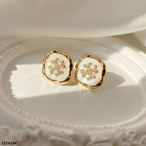 The CETH164 SYB Ear Tops Pair will give your ensemble a stylish touch. These sophisticated fashion jewelry items lend a sense of refinement to your ensemble because they are crafted from premium materials. These artificial jewelry pieces, from TJ Wholesale, Pakistan , are a wonderful addition to any wardrobe.