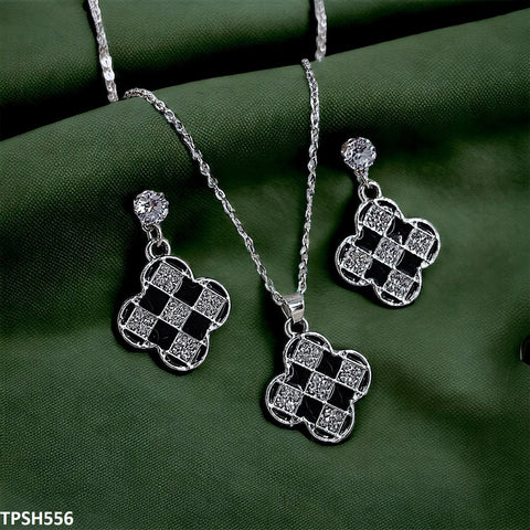 TPSH556 GCQ Chess Board Pendent Set - CPSH