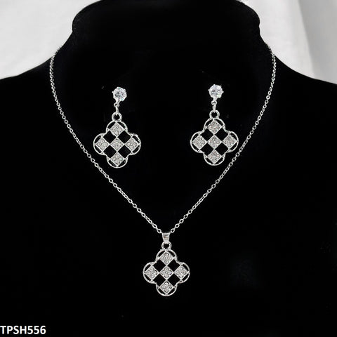 TPSH556 GCQ Chess Board Pendent Set - CPSH