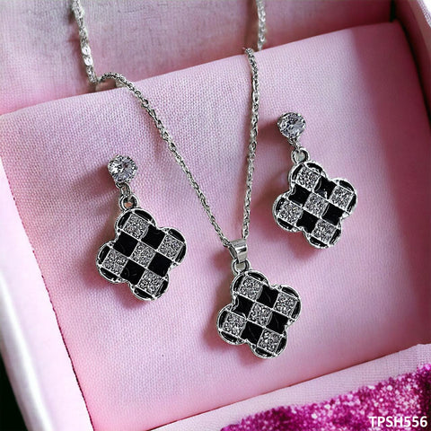 TPSH556 GCQ Chess Board Pendent Set - CPSH