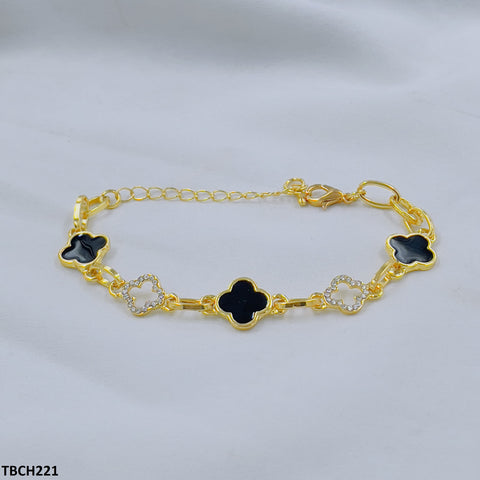 Introducing the TBCH221 ZXS Clover Beads Bracelet - the perfect addition to your fashion collection. Made with expert craftsmanship and quality materials, this openable bracelet from TJ Wholesale Pakistan is both fashionable and timeless. Elevate any outfit with this stylish and affordable fashion accessory.