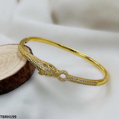 Expertly crafted, this TBRH199 GXN Imp Bracelet from TJ Wholesale Pakistan is a must-have fashion accessory. Made with high-quality materials, this bracelet is an affordable alternative to expensive jewelry. Perfect for any occasion, it adds a touch of elegance to any outfit.
