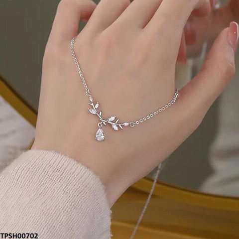 TPSH00702 QWN Leaf TearDrop Pendant - TPSH