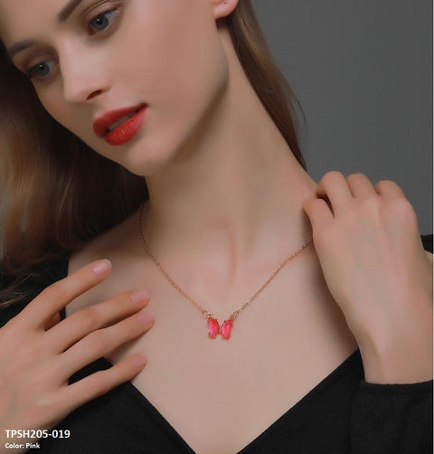Expertly crafted with attention to detail, the TPSH205 QWN Pendant Butterfly is a stunning fashion accessory from TJ Wholesale Pakistan. Elevate your style with this exquisite piece of artificial jewelry that adds a touch of elegance to any outfit. Perfect for any occasion, this pendant is a must-have for fashion enthusiasts.