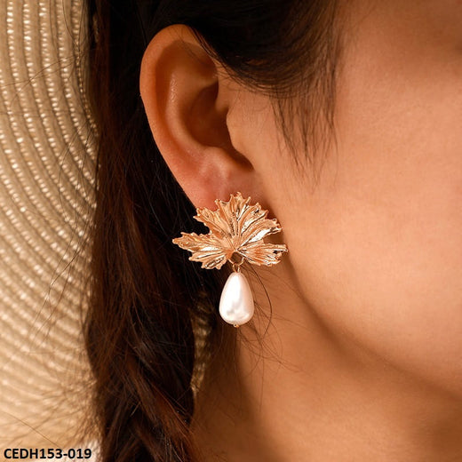 Add a touch of elegance to your outfit with the CEDH153 ZLX Leaf Pearl Drop Earrings Pair. These fashion jewelry pieces are handcrafted with precision and feature an intricate leaf design adorned with delicate pearls. Made from high-quality materials from TJ Wholesale Pakistan, these earrings are the perfect addition to any fashion accessory collection.