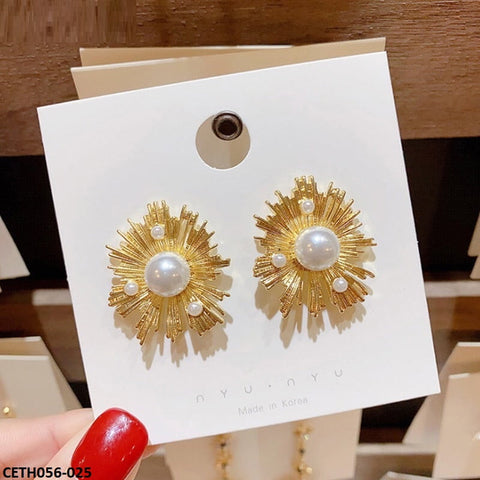 Enhance your look with these stunning CETH056 SIQ Imp Pearl Tops Pair from TJ Wholesale Pakistan. Made with beautiful faux pearls and designed as fashion jewelry, these tops are a stylish addition to any outfit. Elevate your fashion game and express yourself with these elegant fashion accessories.