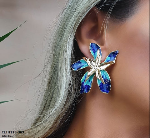 CETH113 YYE Painted Leaf Studs Pair - CETH