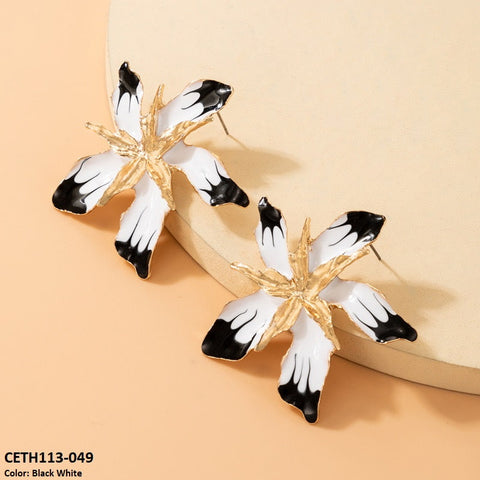 CETH113 YYE Painted Leaf Studs Pair - CETH
