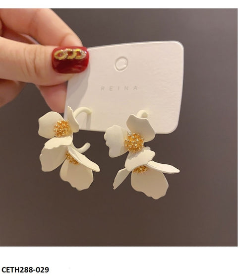 CETH288 YQG White Flower Stud Tops Pair - CETH