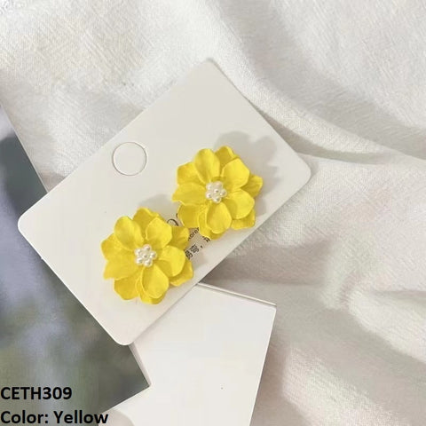 Complete your look with these elegant CETH309 YYE Painted Flower Stud Tops Pair. Made from high-quality fashion jewelry, these beautifully designed artificial earrings will enhance any outfit. The perfect addition to your fashion accessories collection. From TJ Wholesale Pakistan.