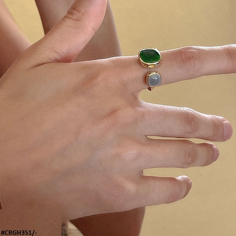 CRGH's adjustable grey and green painted ring will up your style ante. To showcase your distinct style, this fashion jewelry from TJ Wholesale Pakistan is the ideal addition. This artificial jewelry is made with great accuracy and is sure to turn heads.