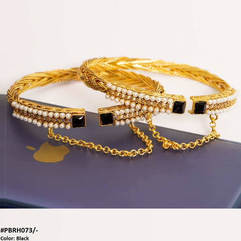 Elevate your style with the PBRH073 MZM Bracelet Pair from TJ Wholesale Pakistan. These fashion accessories add a touch of elegance to any outfit, without breaking the bank. Handcrafted with precision, these artificial jewelry pieces are the perfect addition to any fashion-forward wardrobe.