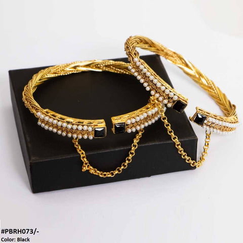 Elevate your style with the PBRH073 MZM Bracelet Pair from TJ Wholesale Pakistan. These fashion accessories add a touch of elegance to any outfit, without breaking the bank. Handcrafted with precision, these artificial jewelry pieces are the perfect addition to any fashion-forward wardrobe.