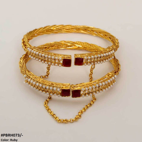 Elevate your style with the PBRH073 MZM Bracelet Pair from TJ Wholesale Pakistan. These fashion accessories add a touch of elegance to any outfit, without breaking the bank. Handcrafted with precision, these artificial jewelry pieces are the perfect addition to any fashion-forward wardrobe.