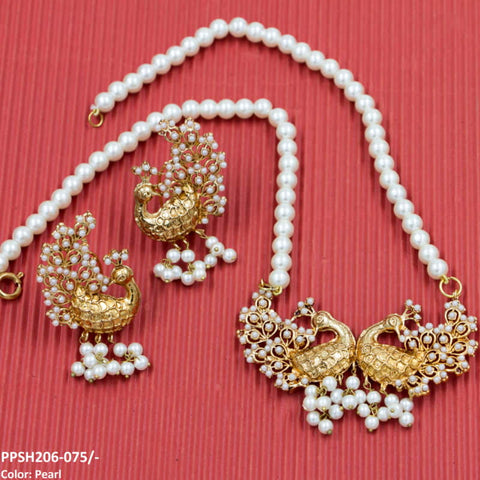 Introducing the PPSH206 FRN Peacock Pendant Set With Mala- PPSH from TJ Wholesale Pakistan. This stunning fashion jewelry piece adds a touch of elegance to any outfit. Made with precision and care, this artificial jewelry is a must-have fashion accessory. Elevate your style with TJ Wholesale Pakistan.