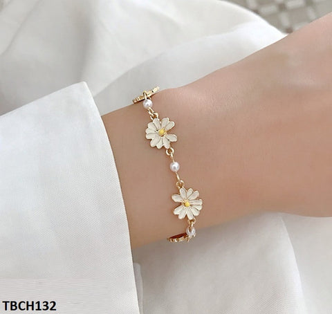 Elevate your style with the TBCH132 LSH Pearl Flower Hand Bracelet from TJ Wholesale Pakistan. Made with high-quality fashion jewelry, this artificial jewelry piece will add a touch of elegance to any outfit. Perfect for any occasion, this fashion accessory is a must-have for any wardrobe.