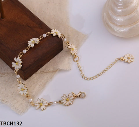 Elevate your style with the TBCH132 LSH Pearl Flower Hand Bracelet from TJ Wholesale Pakistan. Made with high-quality fashion jewelry, this artificial jewelry piece will add a touch of elegance to any outfit. Perfect for any occasion, this fashion accessory is a must-have for any wardrobe.