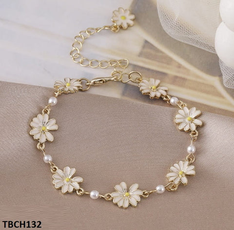 Elevate your style with the TBCH132 LSH Pearl Flower Hand Bracelet from TJ Wholesale Pakistan. Made with high-quality fashion jewelry, this artificial jewelry piece will add a touch of elegance to any outfit. Perfect for any occasion, this fashion accessory is a must-have for any wardrobe.